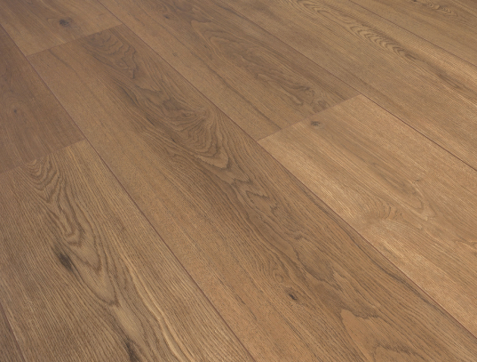 Detailansicht des hochwertigen Laminatbodens Chur Oak D80641 mit naturgetreuer Holzoptik und langlebigen Eigenschaften - artureon Laminat